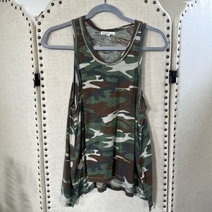 Fresh Laundrey uneven camo tank top size S